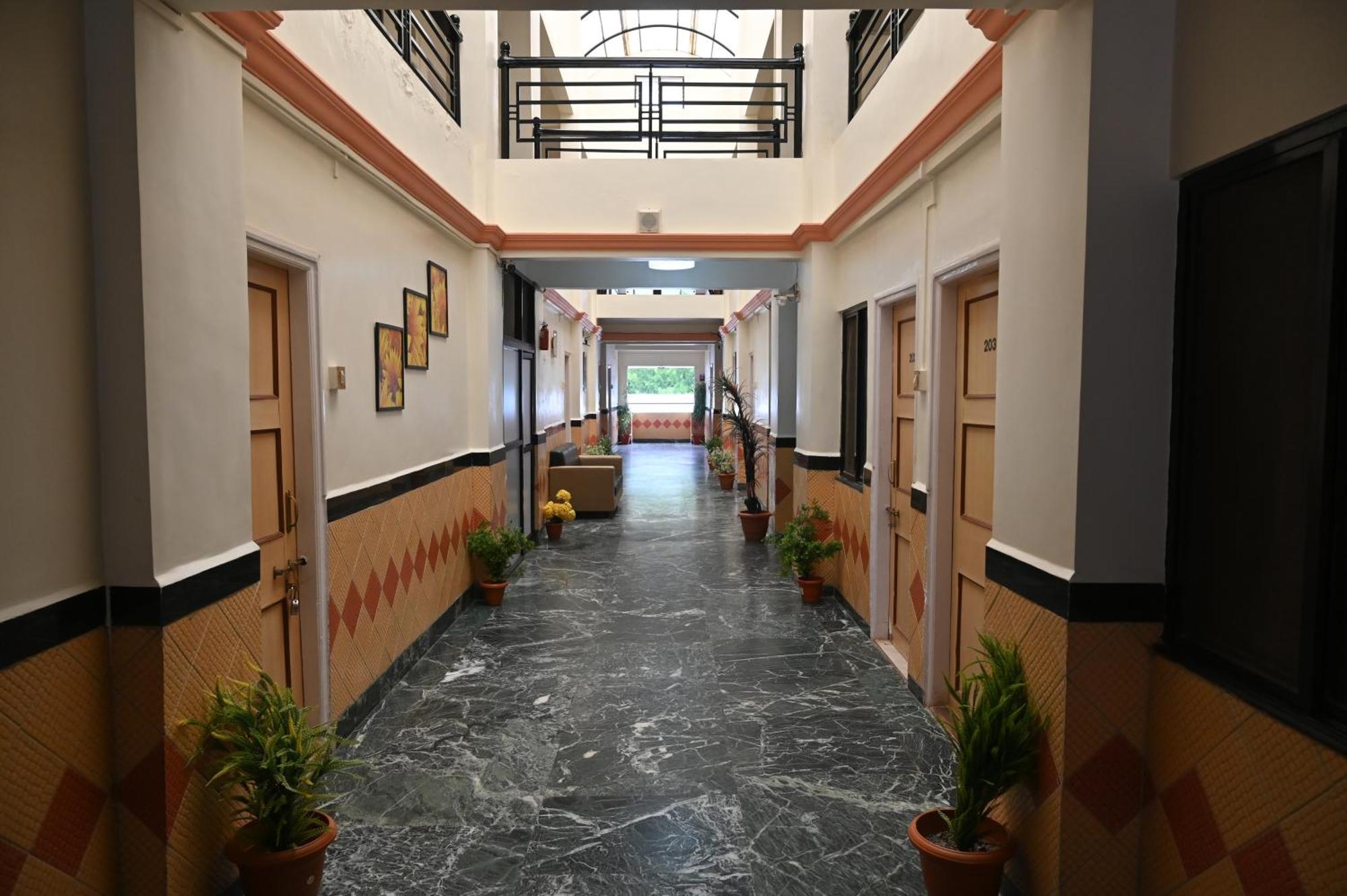 Hotel Sai Yatri Trimbak Extérieur photo